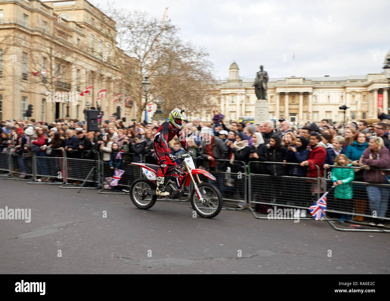 Londra, Regno Unito. 1a gen, 2019. Il membri del Moto acrobazie International esegue per la folla a Londra annuali di sfilata di Capodanno. Credito: Kevin J. Frost/Alamy Live News Foto Stock