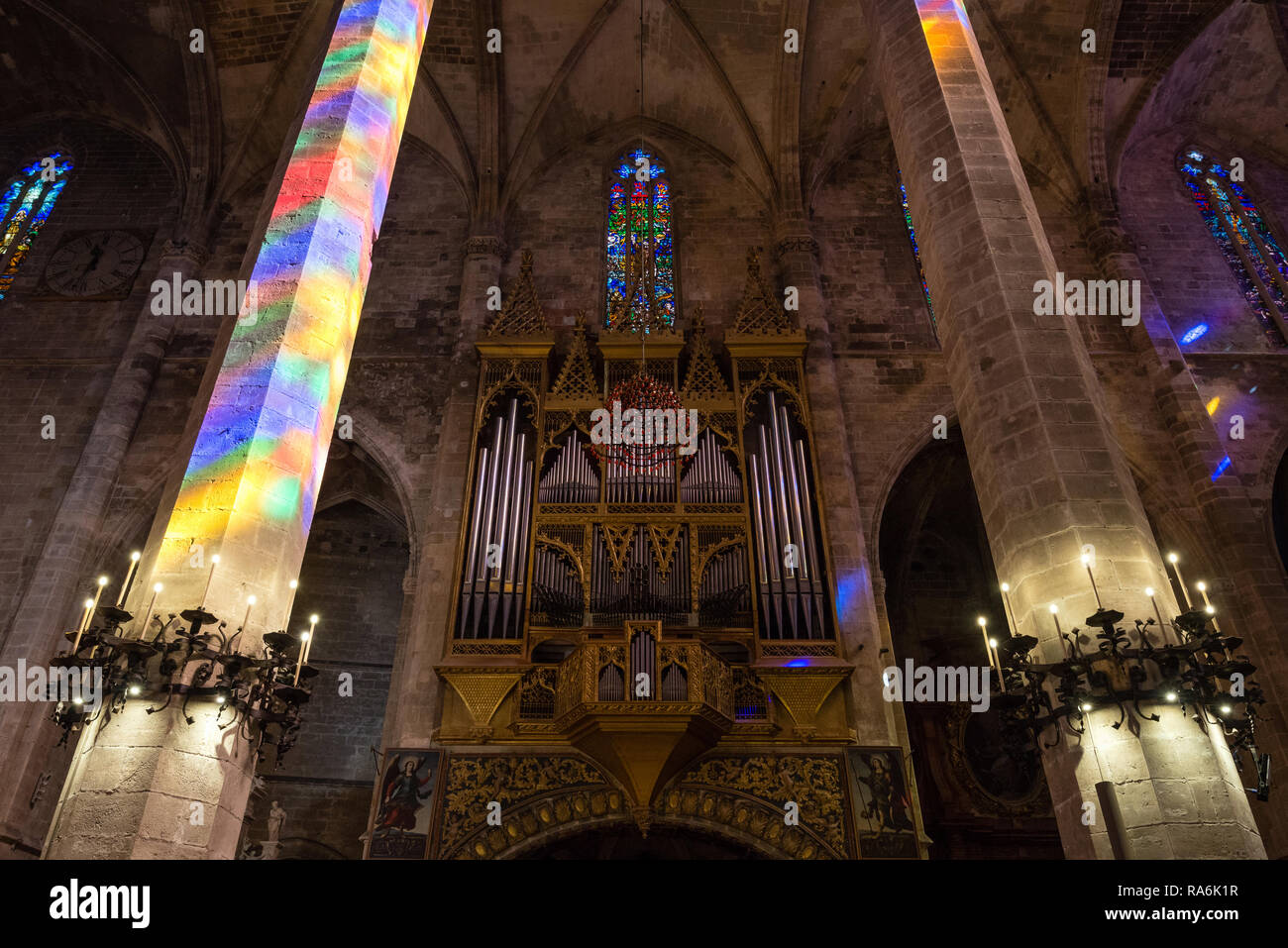 PALMA DE MALLORCA, Spagna - 30 SETT 2018: vista interna della Cattedrale di Santa Maria di Palma (La Seu) in Palma de Mallorca, Spagna Foto Stock