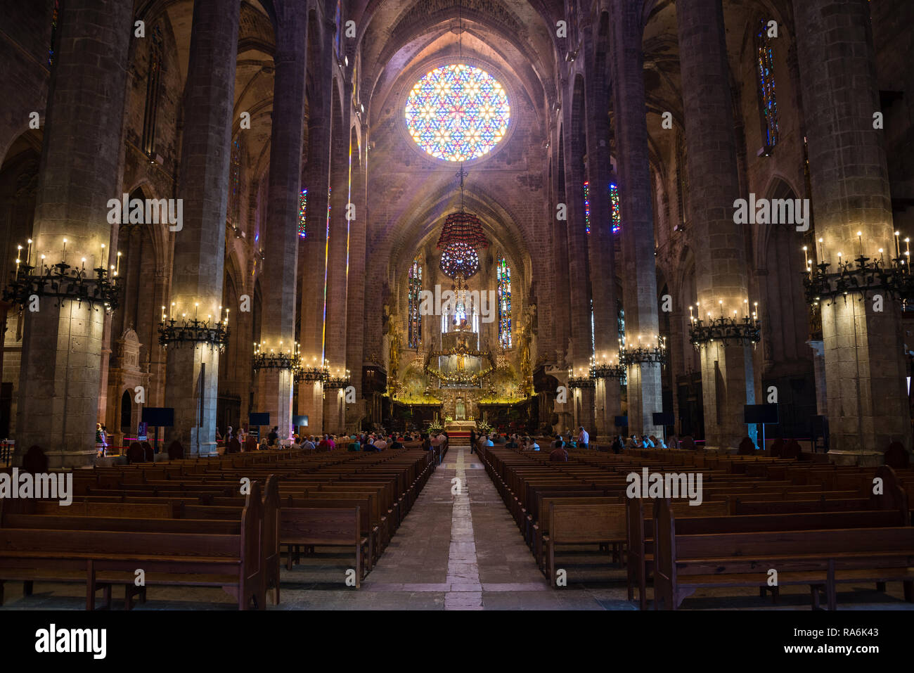 PALMA DE MALLORCA, Spagna - 30 SETT 2018: stile gotico di interno nella Cattedrale di Santa Maria di Palma (La Seu) in Palma de Mallorca, Spagna Foto Stock