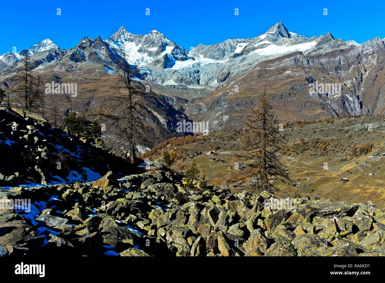 Area escursionistica Zermattt, torna da sinistra a destra Dent Blanche, Ober Gabelhorn, Gabelhorn ghiacciaio, Wellenkuppe, Trift Glacier Foto Stock
