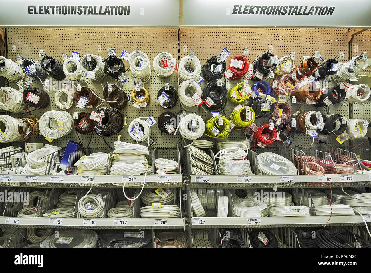 Cavo elettrico, negozio di ferramenta, Germania Foto Stock