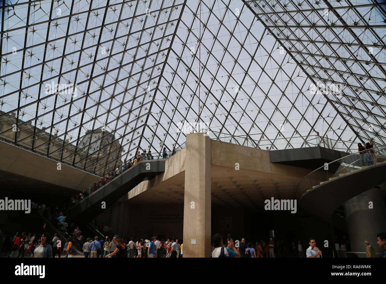 Il Louvre è un'opera d'arte in sé.... Foto Stock