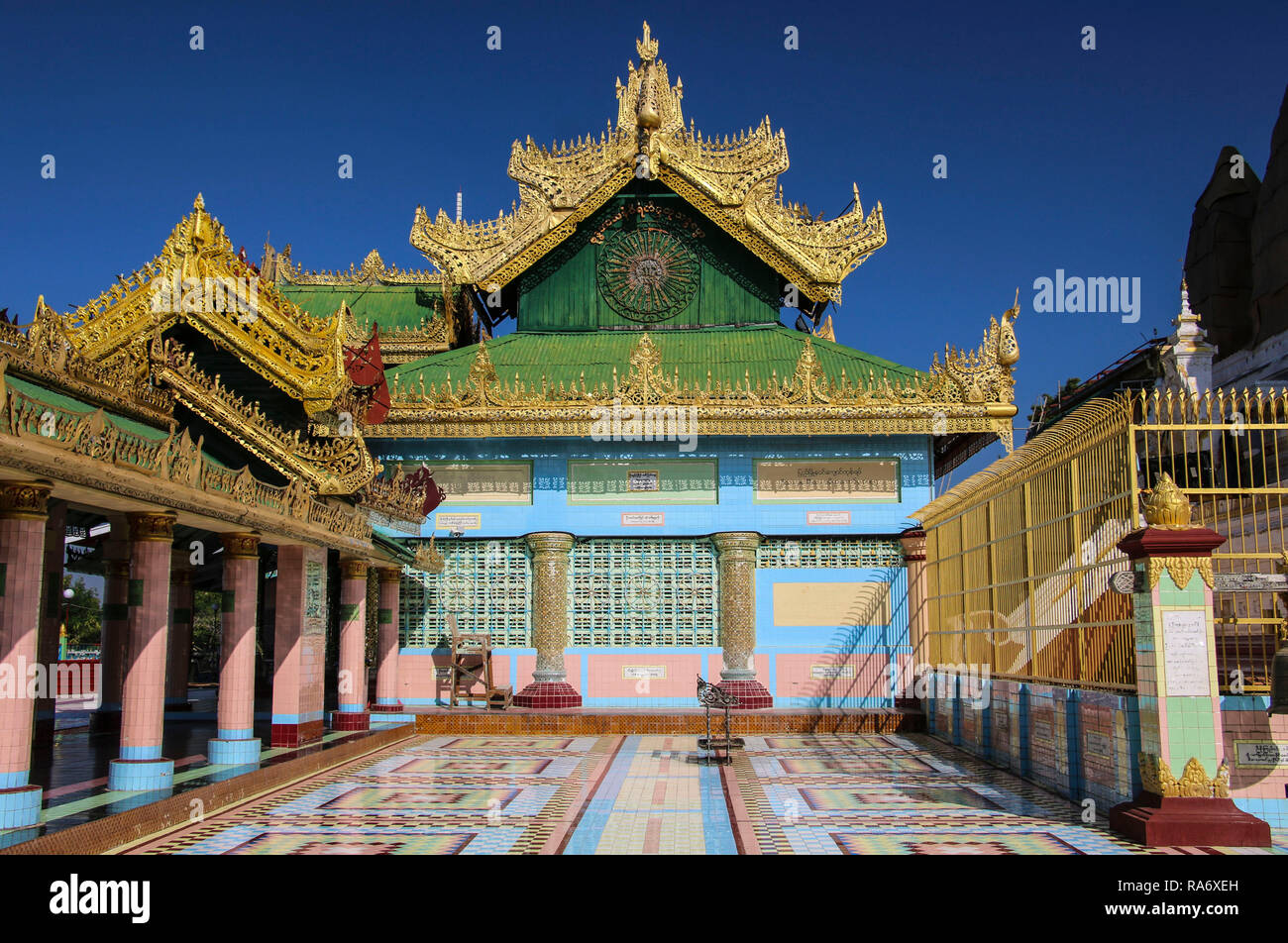 SAGAING, MYANMAR - Dicembre 08, 2016: Presto Oo Pon Nya Shin pagoda, Sagaing,Myanmar (Birmania) Foto Stock