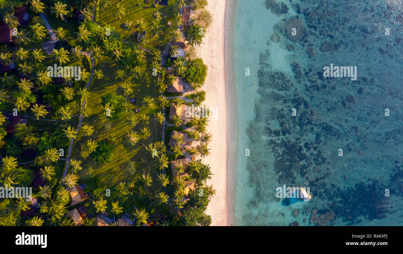 Sulla spiaggia di Thian Og Bay o Shark Bay, Koh Tao Island, Thailandia Foto Stock