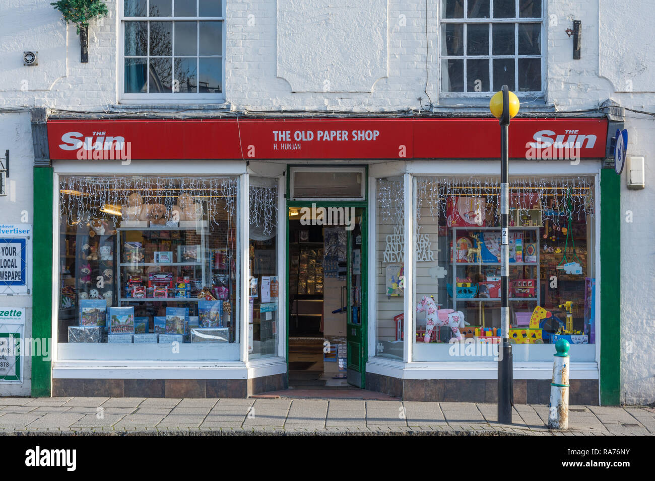 La vecchia carta shop, una piccola azienda locale, nella piccola città di Whitchurch in Hampshire, Regno Unito Foto Stock