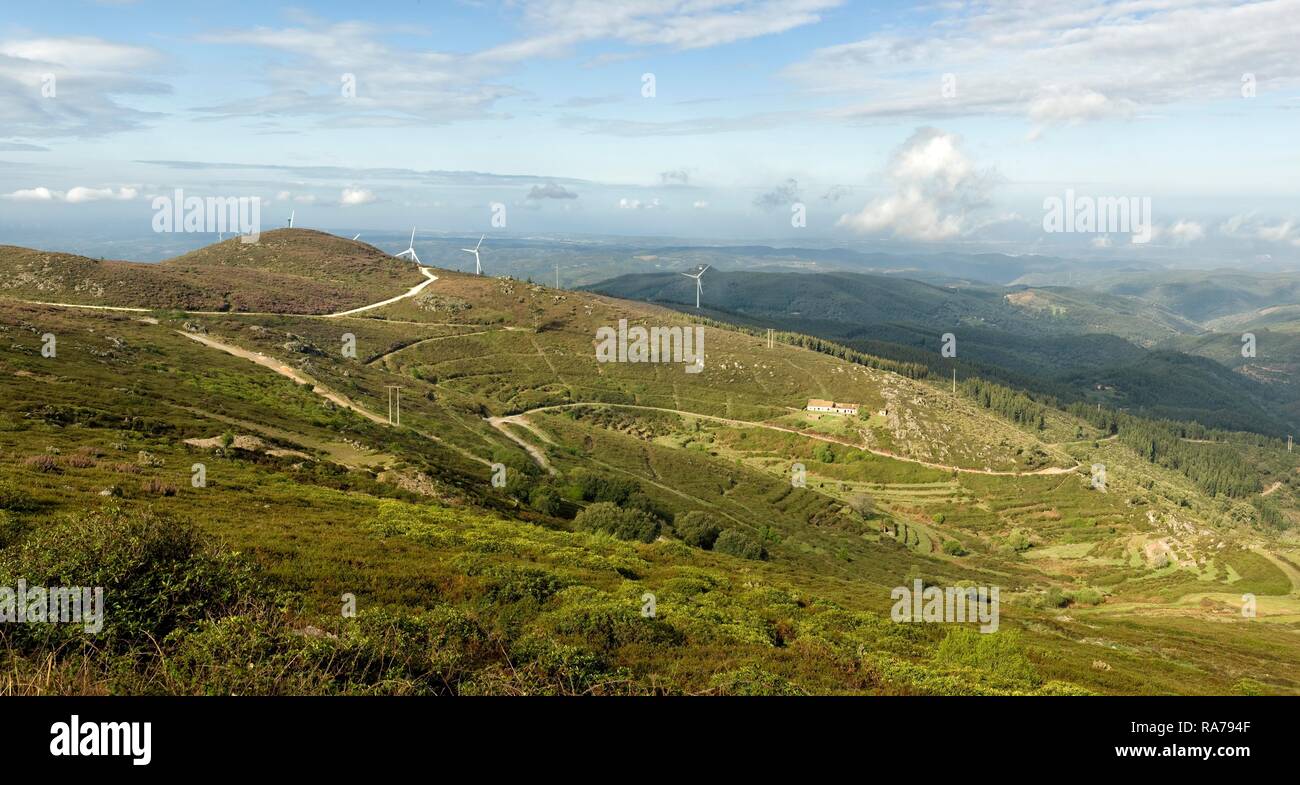 Le turbine eoliche, Serra da Monchique, Algarve, Portogallo, Europa Foto Stock