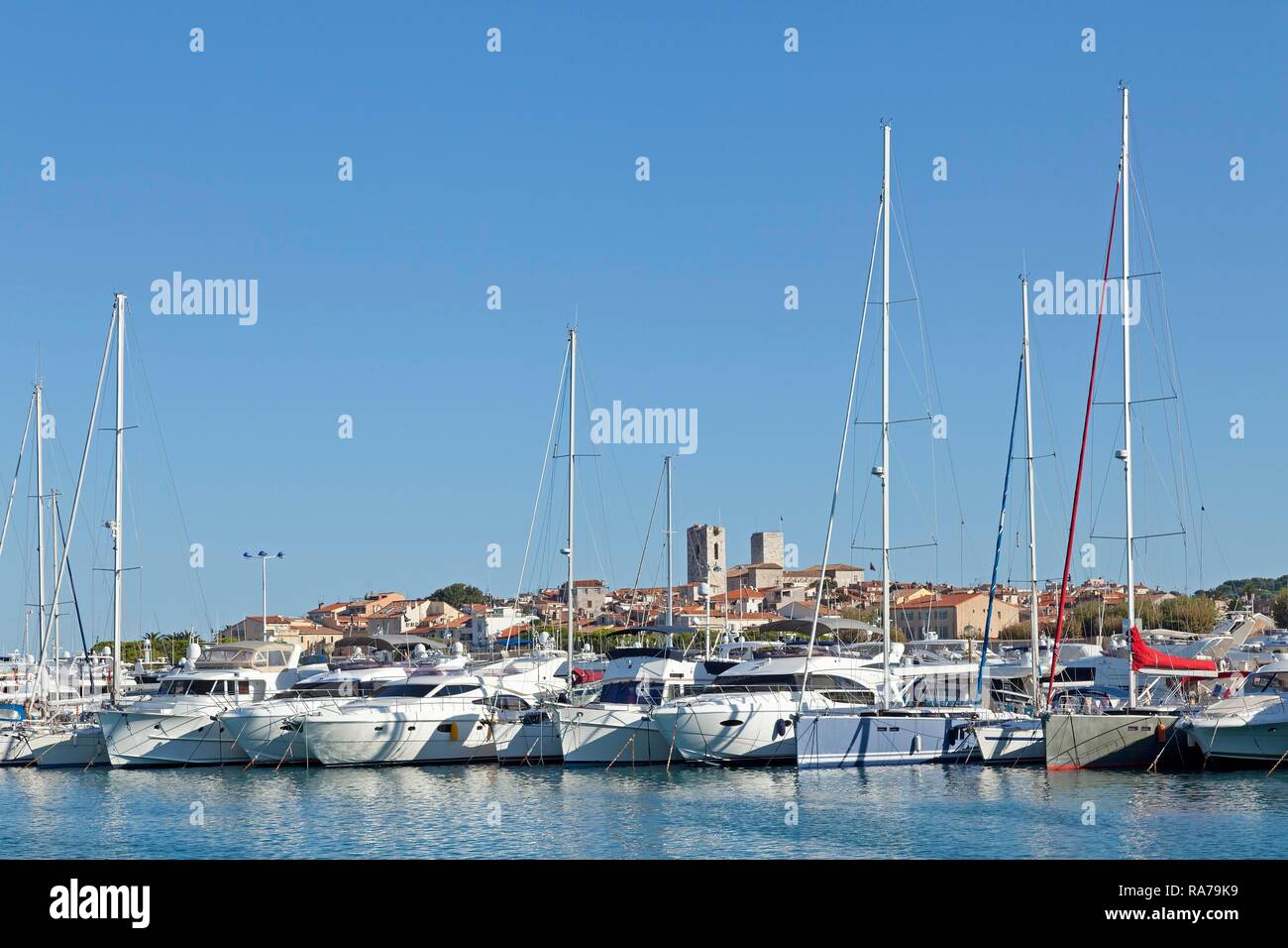 Porto, città vecchia, Antibes, Cote d'Azur, in Francia Foto Stock