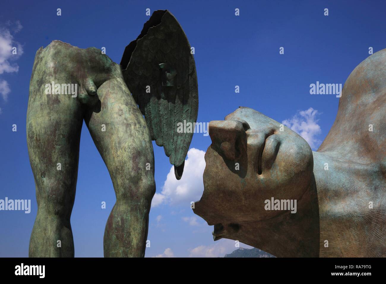 Scultura di Igor Mitoraj al di fuori dell'Oscar Niemeyer Auditorium, Ravello, Campania, Italia, Europa Foto Stock