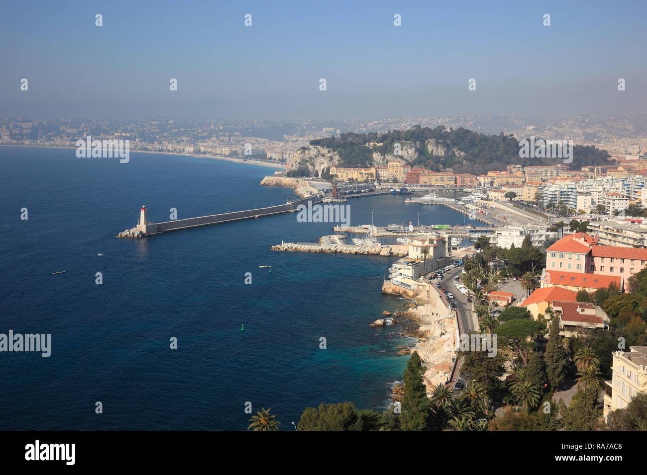 Vista sopra la città di Nizza Côte d'Azur, in Francia meridionale, Francia, Europa Foto Stock