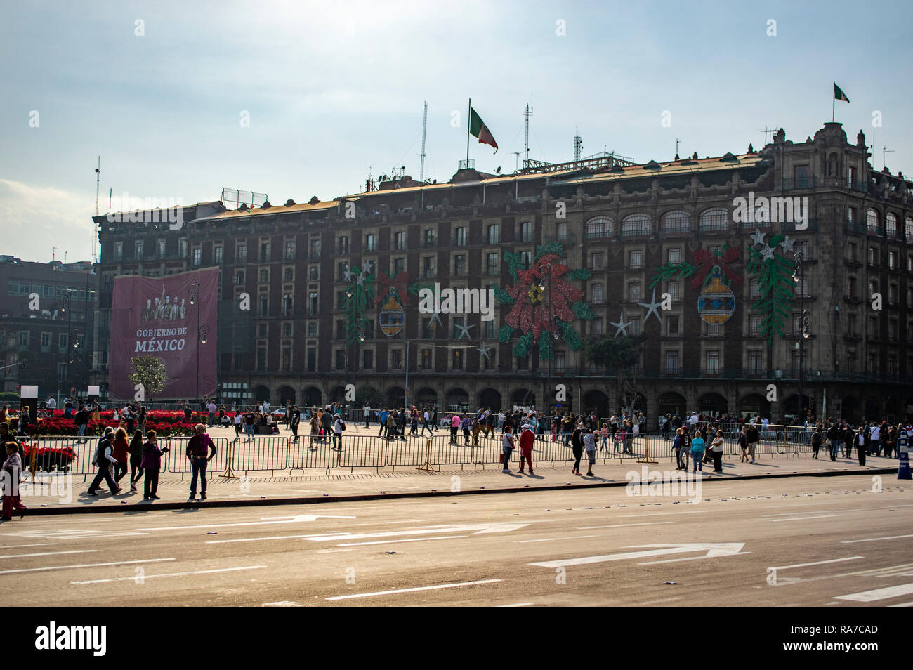 Le decorazioni di Natale nel Zocalo di Città del Messico, Messico Foto Stock