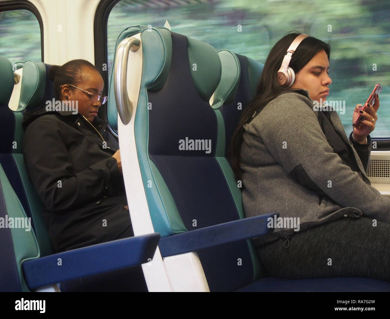 Pendolari su New York del treno Metro-North, ottobre 2018, © Katharine Andriotis Foto Stock