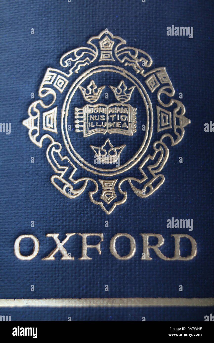 Editoriale di Oxford logo stampato su Dizionario conciso Libro della colonna vertebrale, close-up Foto Stock
