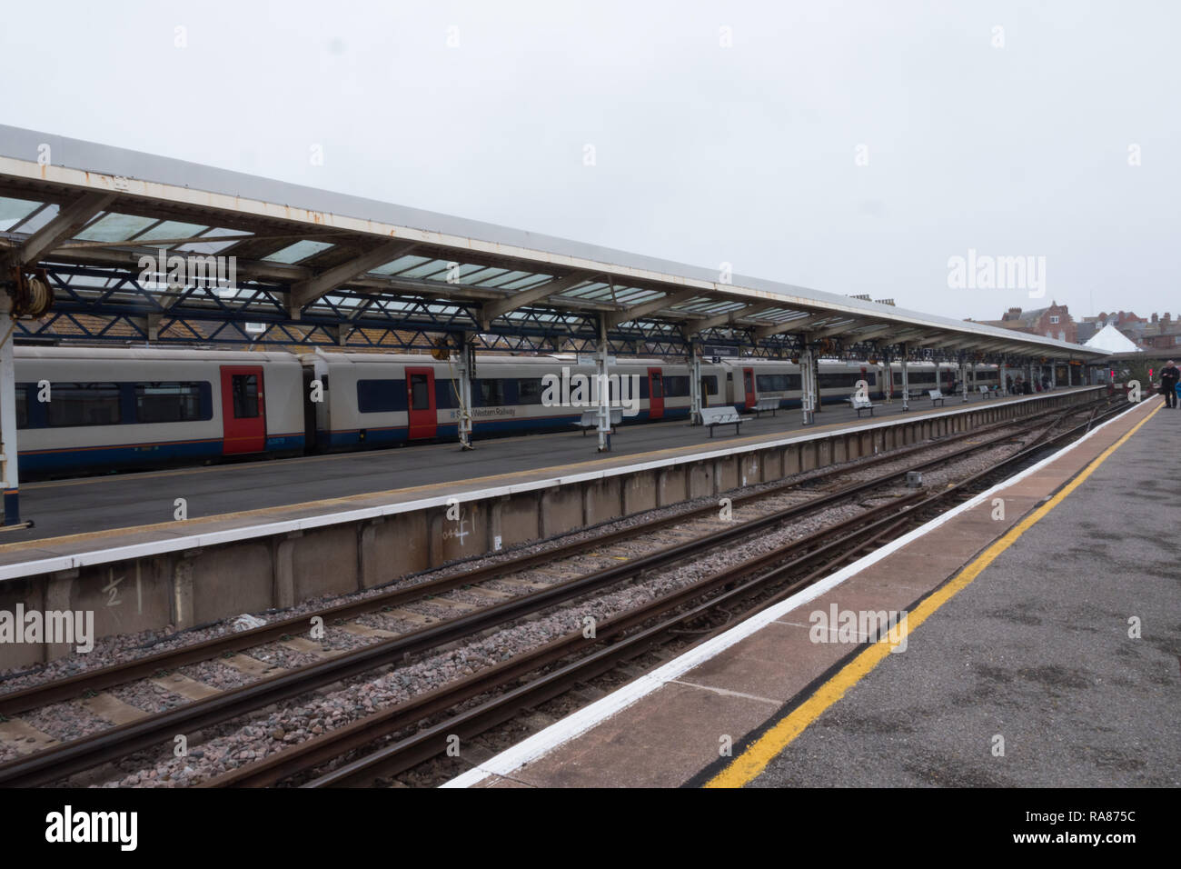 A sud-ovest di treni con il treno alla stazione di Weymouth, nessun popolo Foto Stock