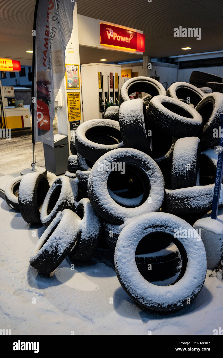 Pneumatici invernali presso un garage in Kirkenes, Norvegia. Foto Stock