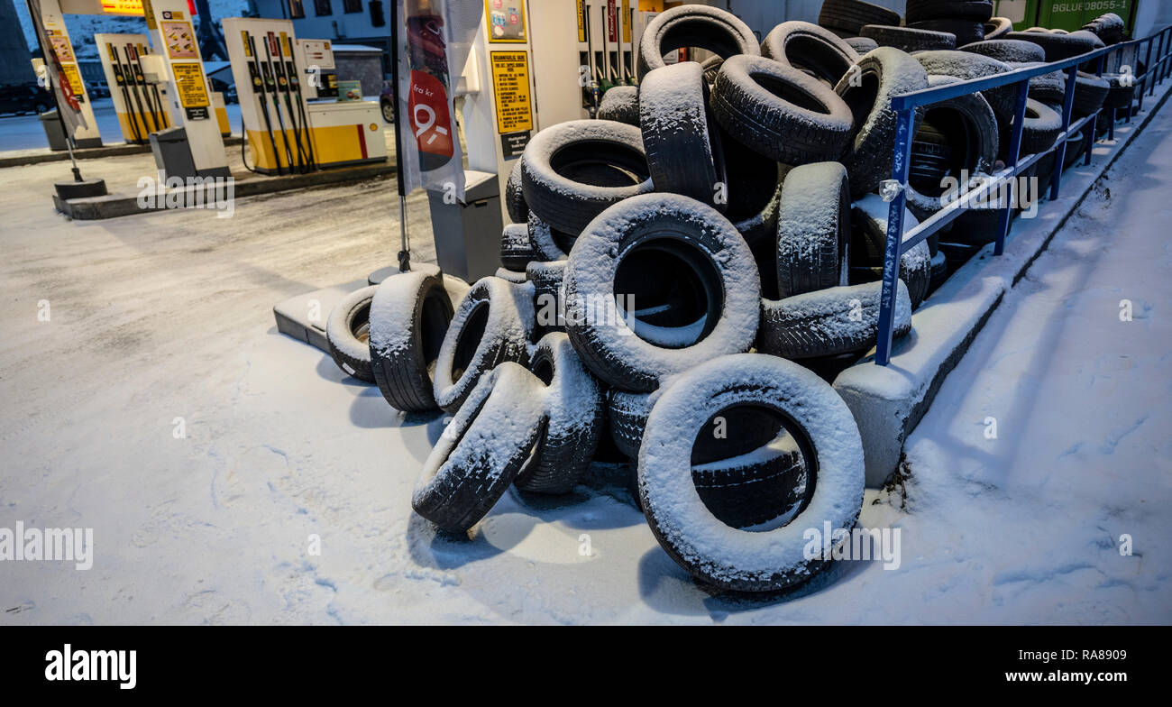 Pneumatici invernali presso un garage in Kirkenes, Norvegia. Foto Stock