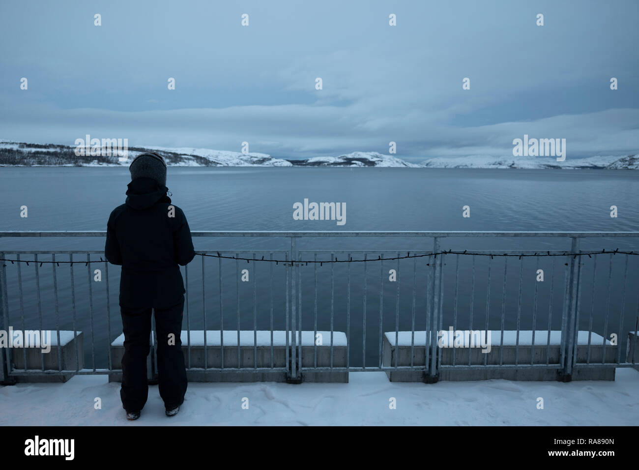 Lone donna, Finnsnes, Norvegia. Foto Stock