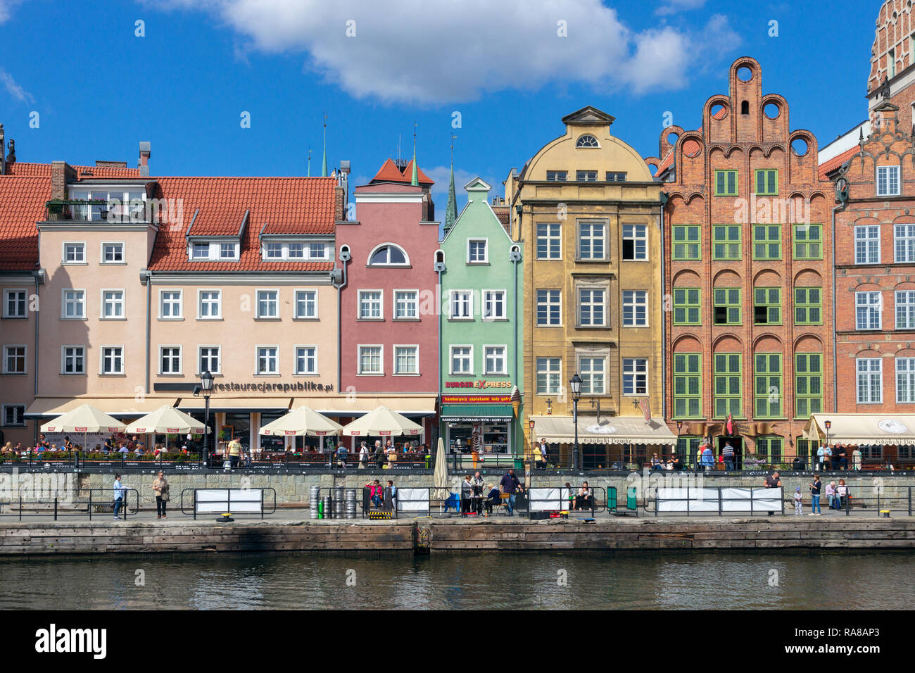 GDANSK, Polonia - 21 AGO 2014: Panorama di Danzica. La città è la capitale storica della Pomerania Polacca con il centro medievale della città vecchia architettura. Foto Stock