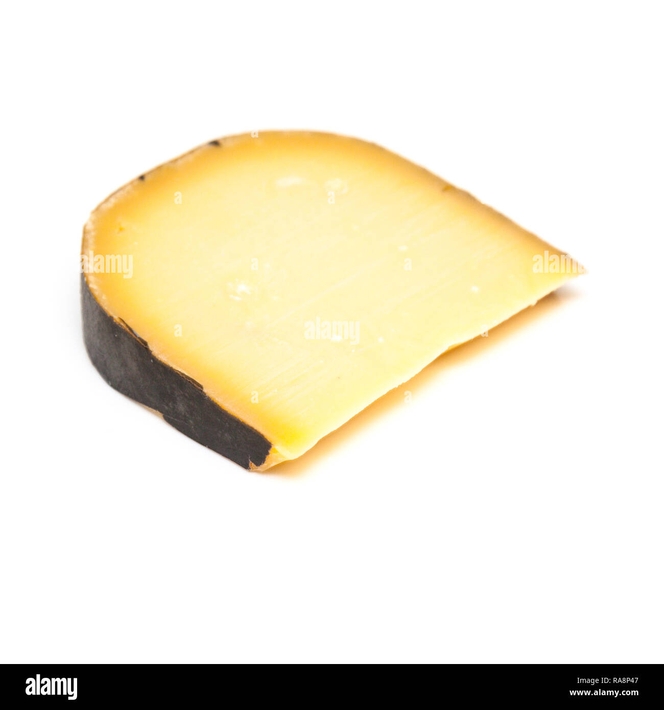 Extra olandese maturo formaggio Gouda isolato su un bianco di sfondo per studio. Foto Stock