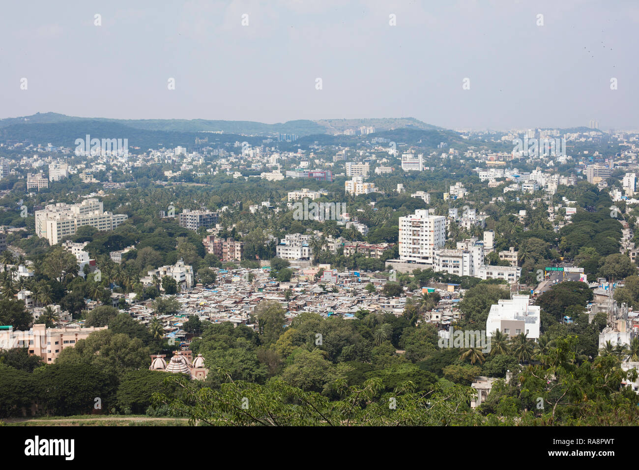 Pune, Maharashtra / India - Ottobre 2015: vista sopra la città di Pune, India. Foto Stock