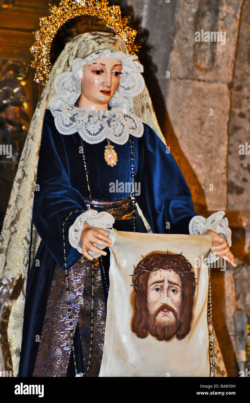 La Settimana Santa. Veronica pulisce il volto di Gesù durante il suo  calvario e appare riflessa nel fazzoletto Foto stock - Alamy