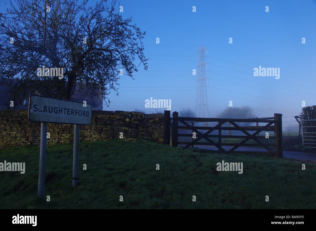 Slaughterford. La Macmillan modo. A lunga distanza trail. Wiltshire. In Inghilterra. Regno Unito Foto Stock