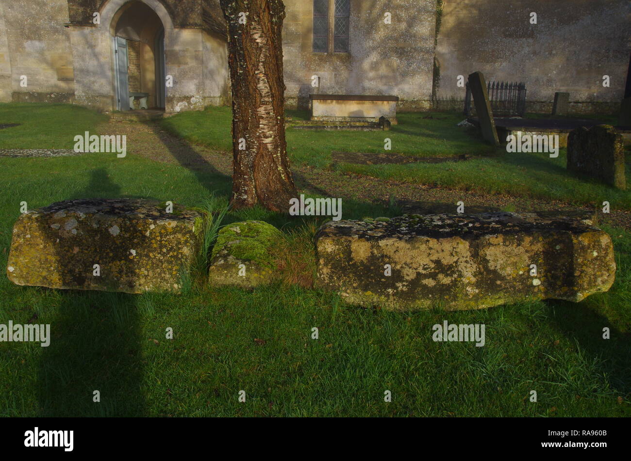 La chiesa di San Nicola. Slaughterford. La Macmillan modo. A lunga distanza trail. Wiltshire. In Inghilterra. Regno Unito Foto Stock