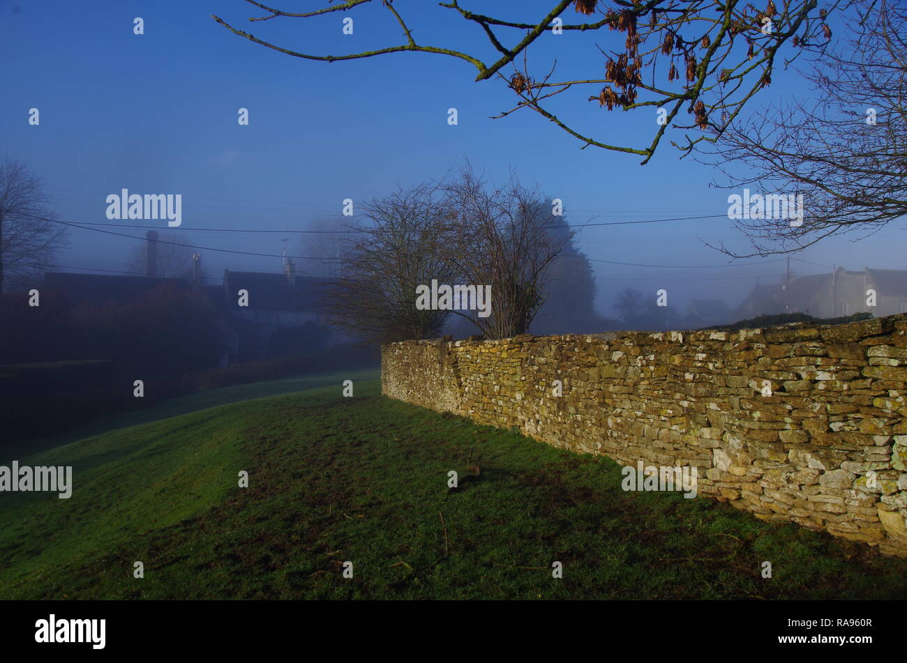 Slaughterford. La Macmillan modo. A lunga distanza trail. Wiltshire. In Inghilterra. Regno Unito Foto Stock