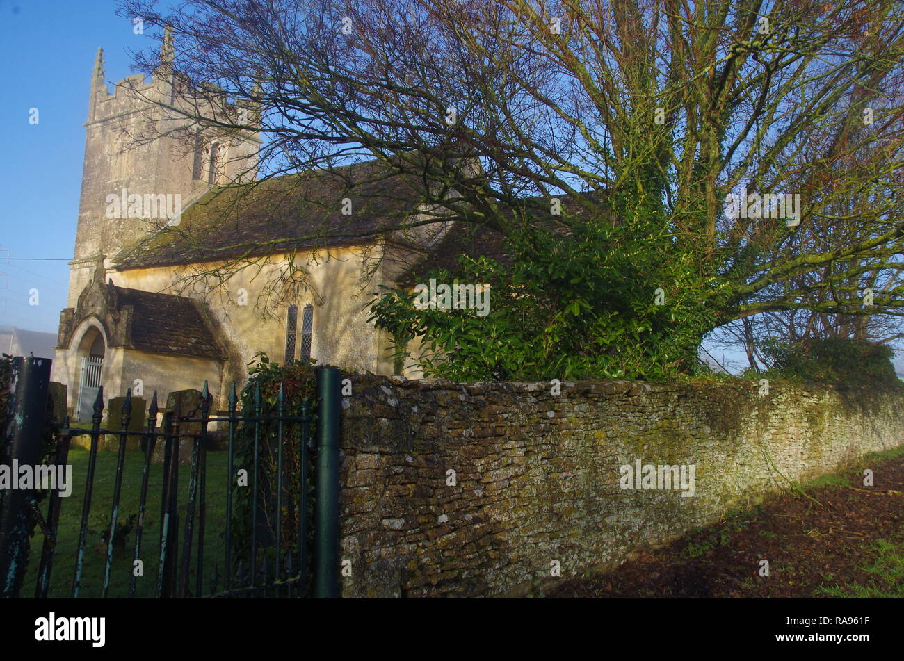 La chiesa di San Nicola. Slaughterford. La Macmillan modo. A lunga distanza trail. Wiltshire. In Inghilterra. Regno Unito Foto Stock