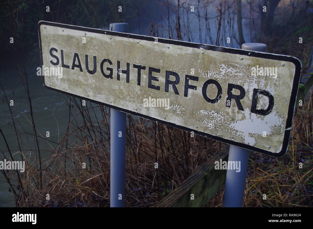 Slaughterford segno. La Macmillan modo. A lunga distanza trail. Wiltshire. In Inghilterra. Regno Unito Foto Stock