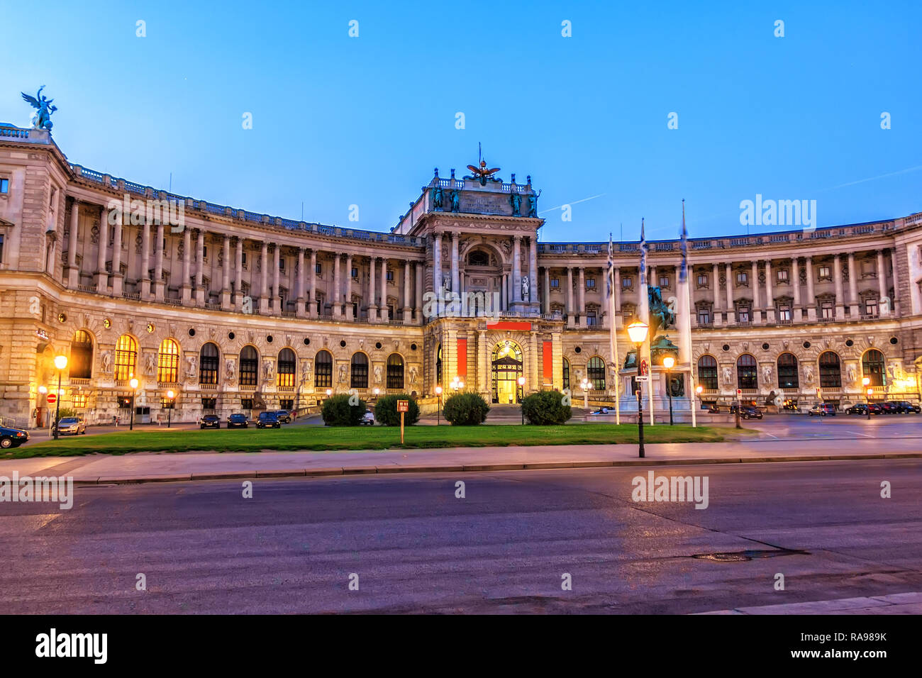 Palazzo di Hofburg, vista serale nelle luci, Vienna, Austria Foto Stock
