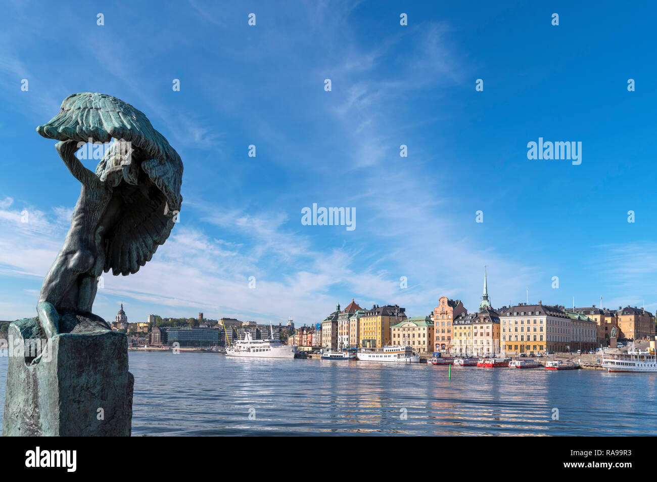 Vista di Gamla Stan (la Città Vecchia) sull isola Stadsholmen da Blasieholmen, Stoccolma, Svezia Foto Stock