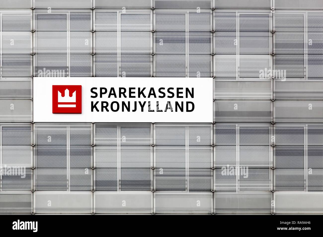 Randers, Danimarca - 13 Marzo 2016: Sparekassen Kronjylland uffici. Sparekassen Kronjylland è una banca regionale con sede in Randers, Danimarca Foto Stock