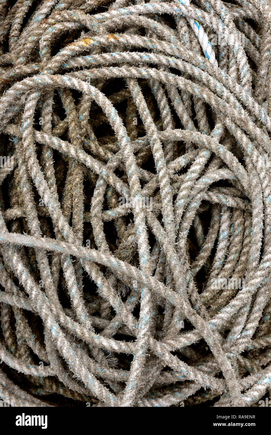 Un groviglio di corda. Foto Stock