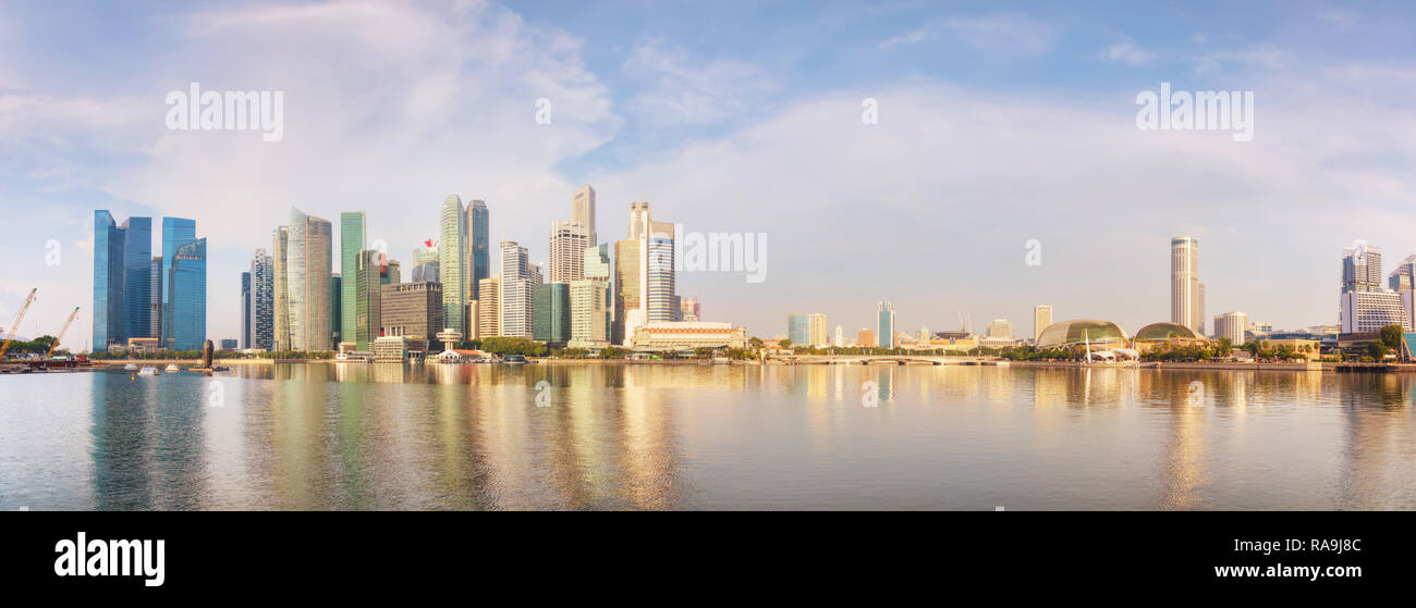 Vista panoramica della Singapore distretto finanziario di prima mattina Foto Stock