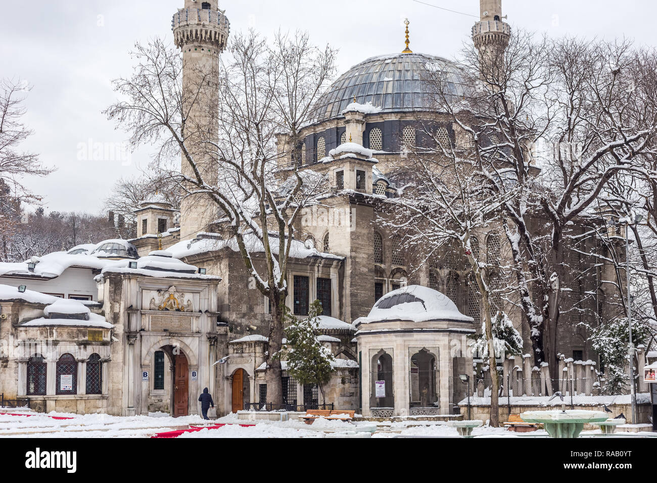 Eyup la Moschea del Sultano, Istanbul, Turchia, in inverno nella neve. Foto Stock