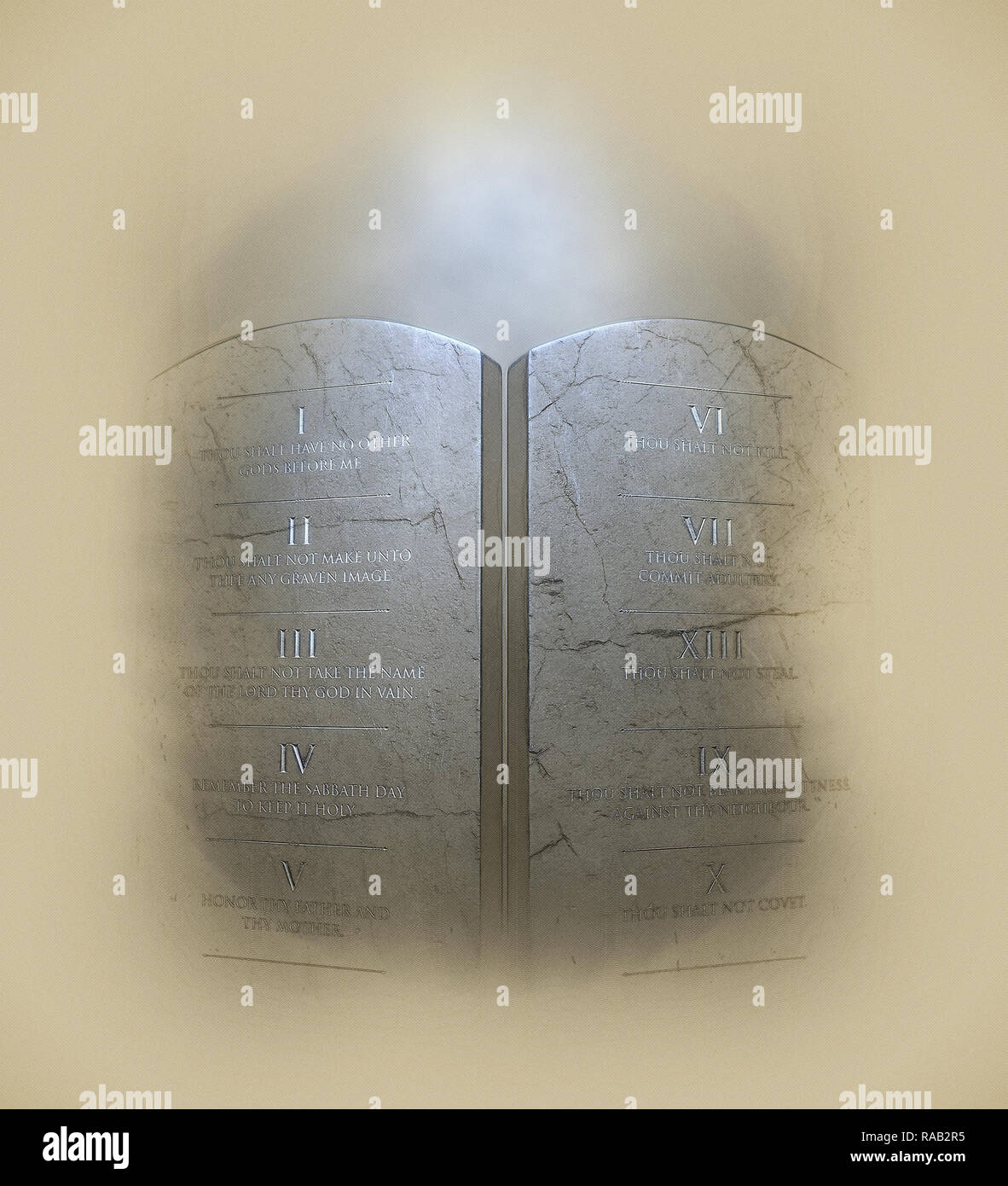 Uno schizzo a matita e acquarello tecnica di due tavolette di pietra con i dieci comandamenti incisi su di essi illuminato da una drammatica riflettori su una superficie strutturata brown Foto Stock