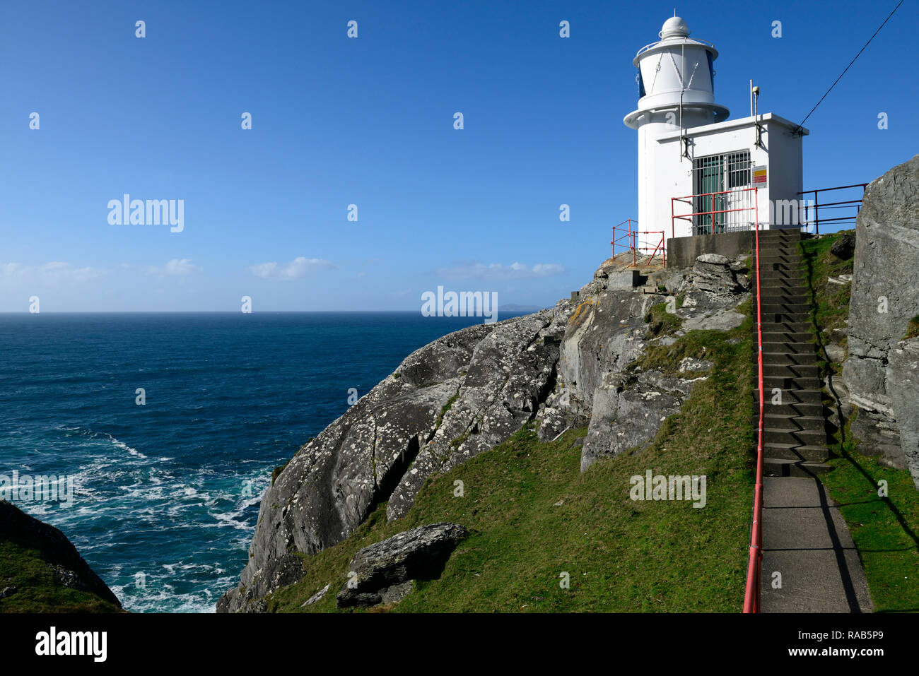 Faro,luce pilota,testa di pecora modo,lighthouse loop,escursioni,a piedi,sentiero,Atlantica selvaggia modo,West Cork,RM Irlanda Foto Stock