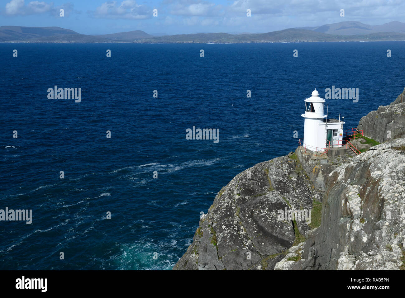 Faro,luce pilota,testa di pecora modo,lighthouse loop,escursioni,a piedi,sentiero,Atlantica selvaggia modo,West Cork,RM Irlanda Foto Stock