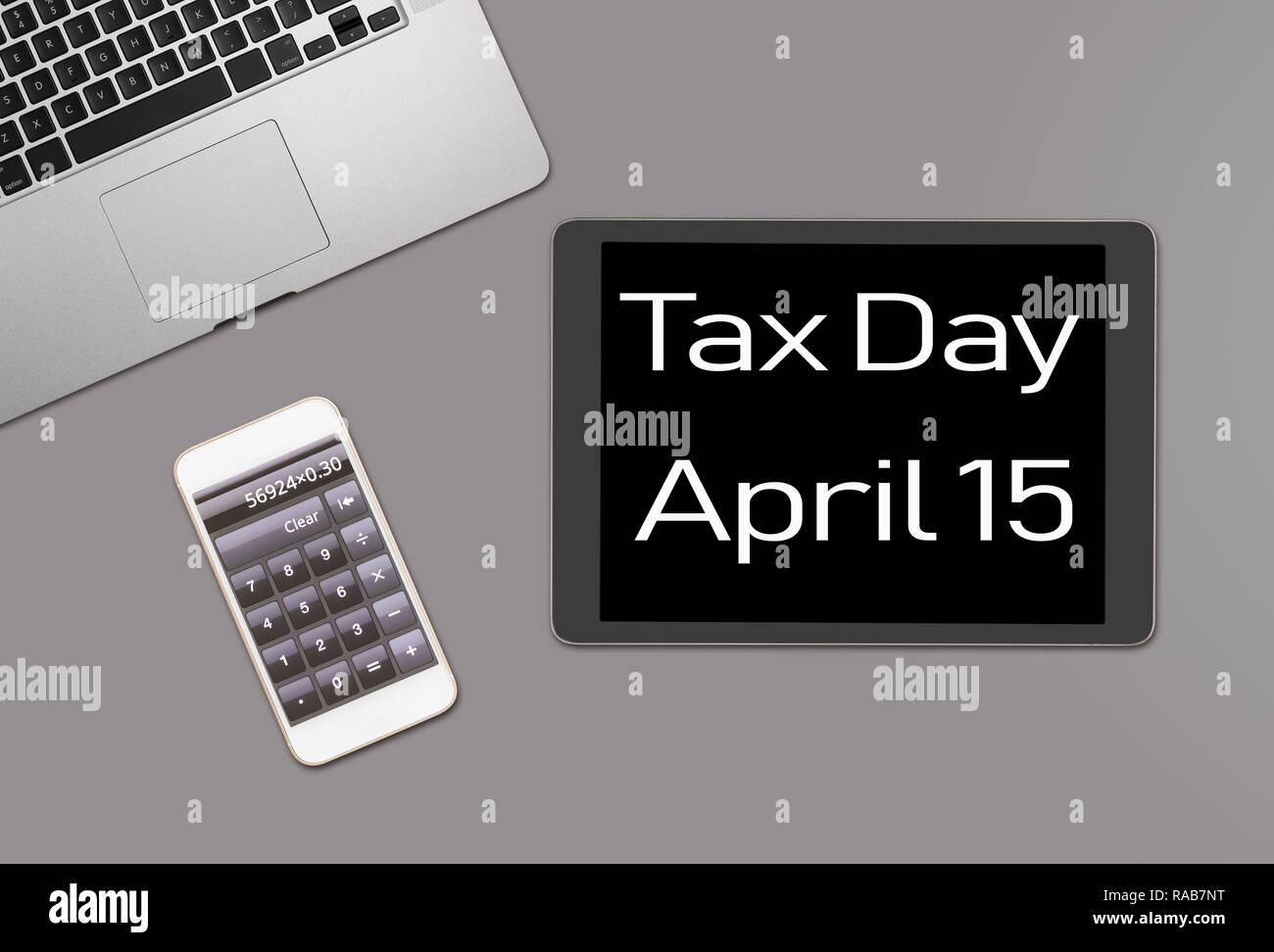 Imposta sul concetto di giorno per il 15 aprile utilizzando computer e tablet Foto Stock