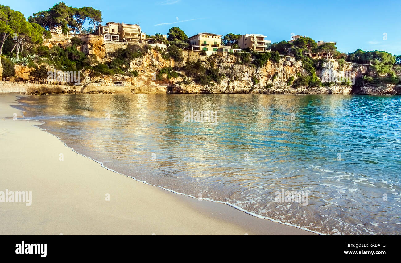 Sulla spiaggia di Porto Cristo Mallorca Spagna Spain Foto Stock