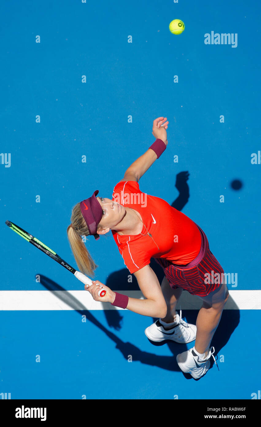 RAC Arena, Perth, Australia. 3 gennaio, 2019. Hopman Cup Tennis, sponsorizzato da Mastercard; Katie Boulter del team Gran Bretagna serve a Serena Williams del Team USA Credito: Azione Sport Plus/Alamy Live News Foto Stock