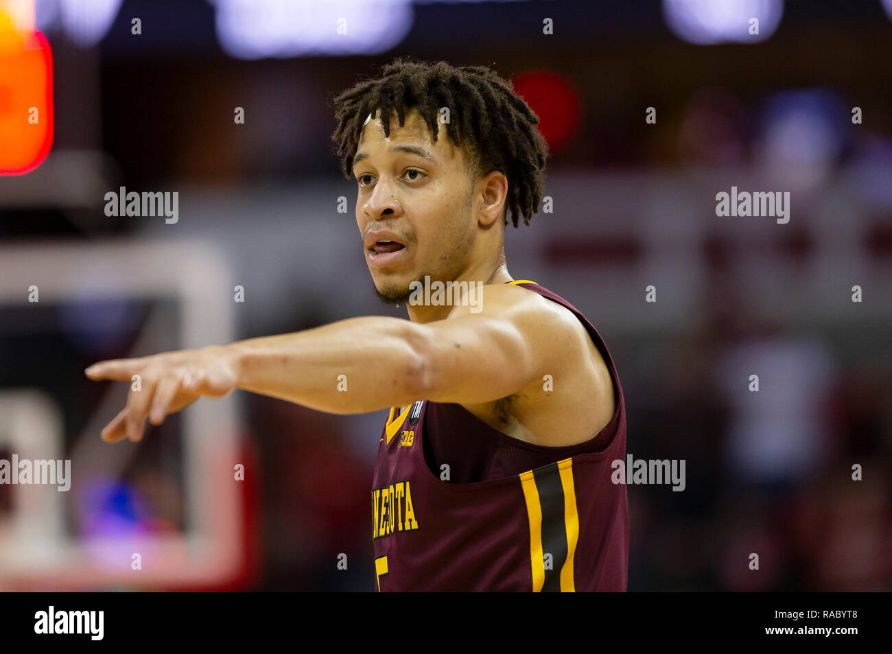 Madison, WI, Stati Uniti d'America. 3 gennaio, 2019. Minnesota Golden i Gopher guard Amir Coffey #5 ha portato la i Gopher con 21 punti durante il NCAA pallacanestro tra il Minnesota Golden i gopher e il Wisconsin Badgers a Kohl Center a Madison, WI. John Fisher/CSM/Alamy Live News Foto Stock