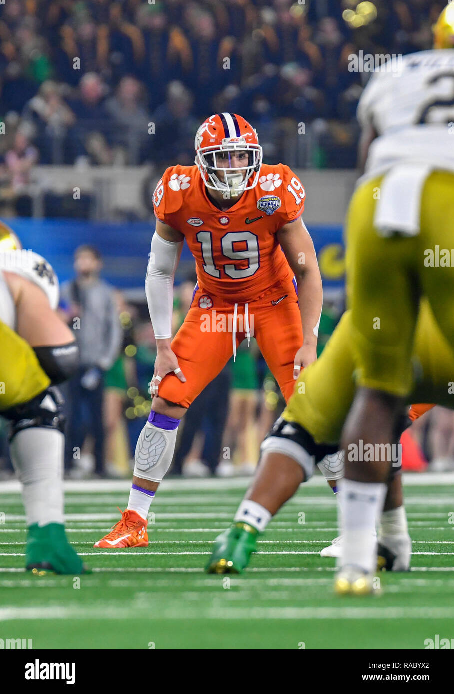 Dicembre 29, 2018: Clemson Tigers sicurezza Tanner Muse #19 in NCAA Cotton Bowl ciotola classico gioco partita di calcio tra la University of Notre Dame Fighting Irish e l'Università di Clemson Tigers di AT&T Stadium di Arlington, TX Clemson sconfitto Notre Dame 30-3 Albert Pena/CSM Foto Stock