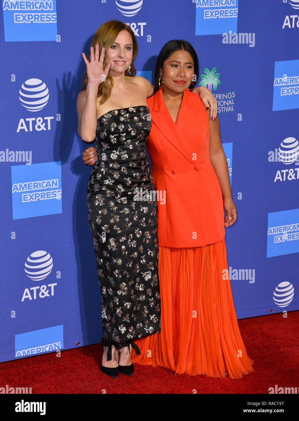 Palm Springs, California, Stati Uniti d'America. 3 gennaio, 2019. Marina de Tavira & Nancy Garcia al 2019 Palm Springs International Film Festival Awards. Immagine: Paul Smith/Featureflash Credito: Paul Smith/Alamy Live News Foto Stock