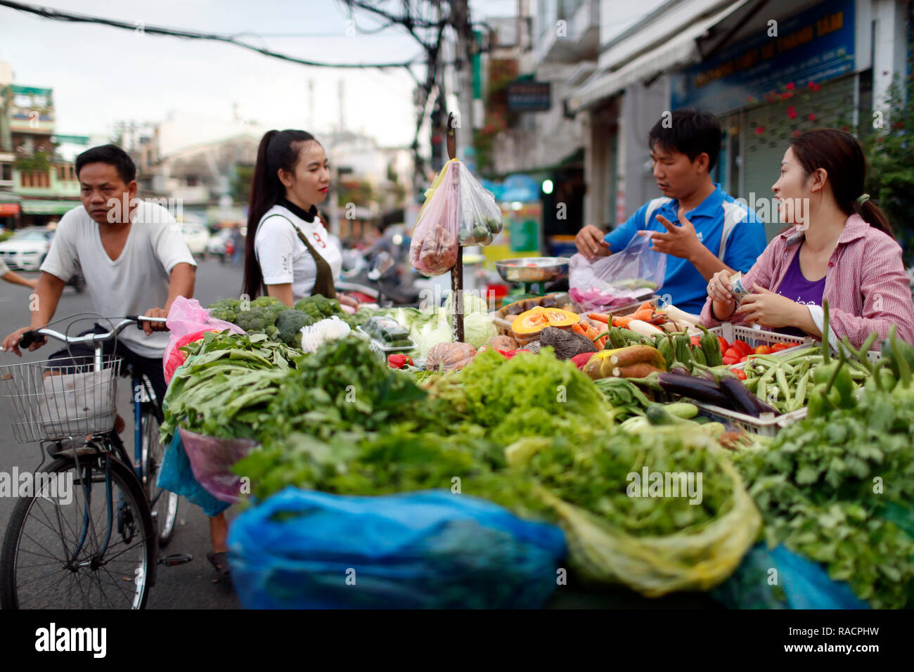 Strada del mercato con verdure fresche, di stallo di Ho Chi Minh City, Vietnam, Indocina, Asia sud-orientale, Asia Foto Stock