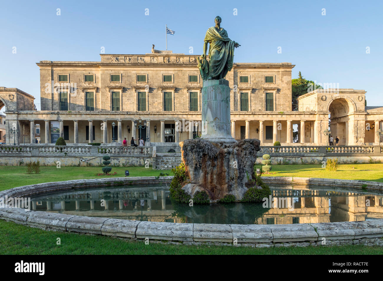 Agion Michail ke Antoniou palazzo nella città di Corfù (Corfu), Corfu, isole greche, Grecia, Europa Foto Stock