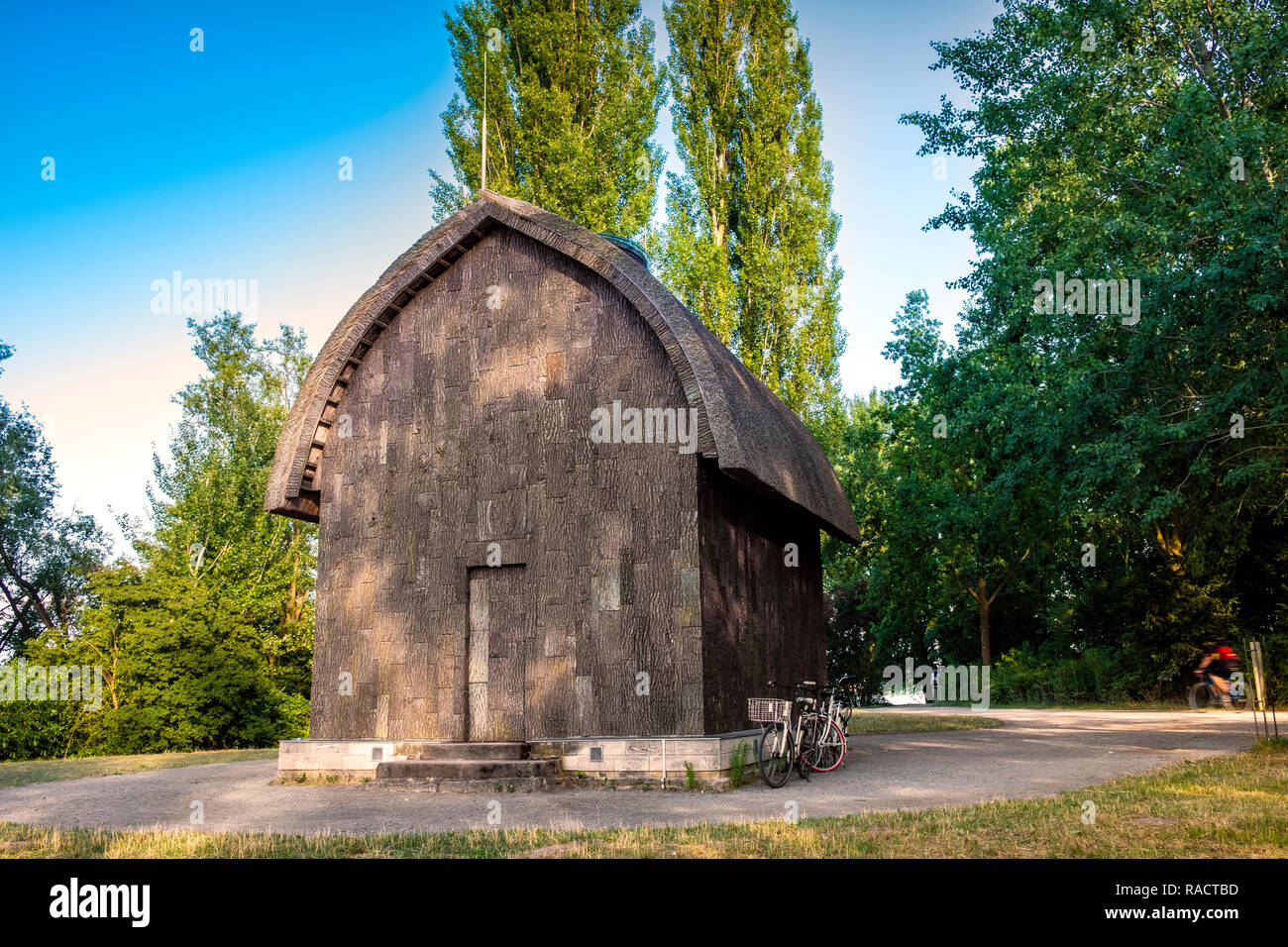 Potsdam, Brandeburgo / Germania - 2018/07/29: Eremitage house nel nuovo giardino - Neues Garten - che circonda il Palazzo Cecilienhof - Cecilienhof Schlo Foto Stock