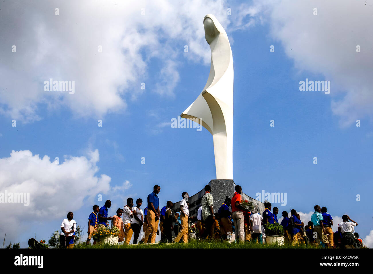 Pellegrini a Nostra Signora dell'Africa Santuario Cattolico, Abidjan, Costa d'Avorio, Africa occidentale, Africa Foto Stock