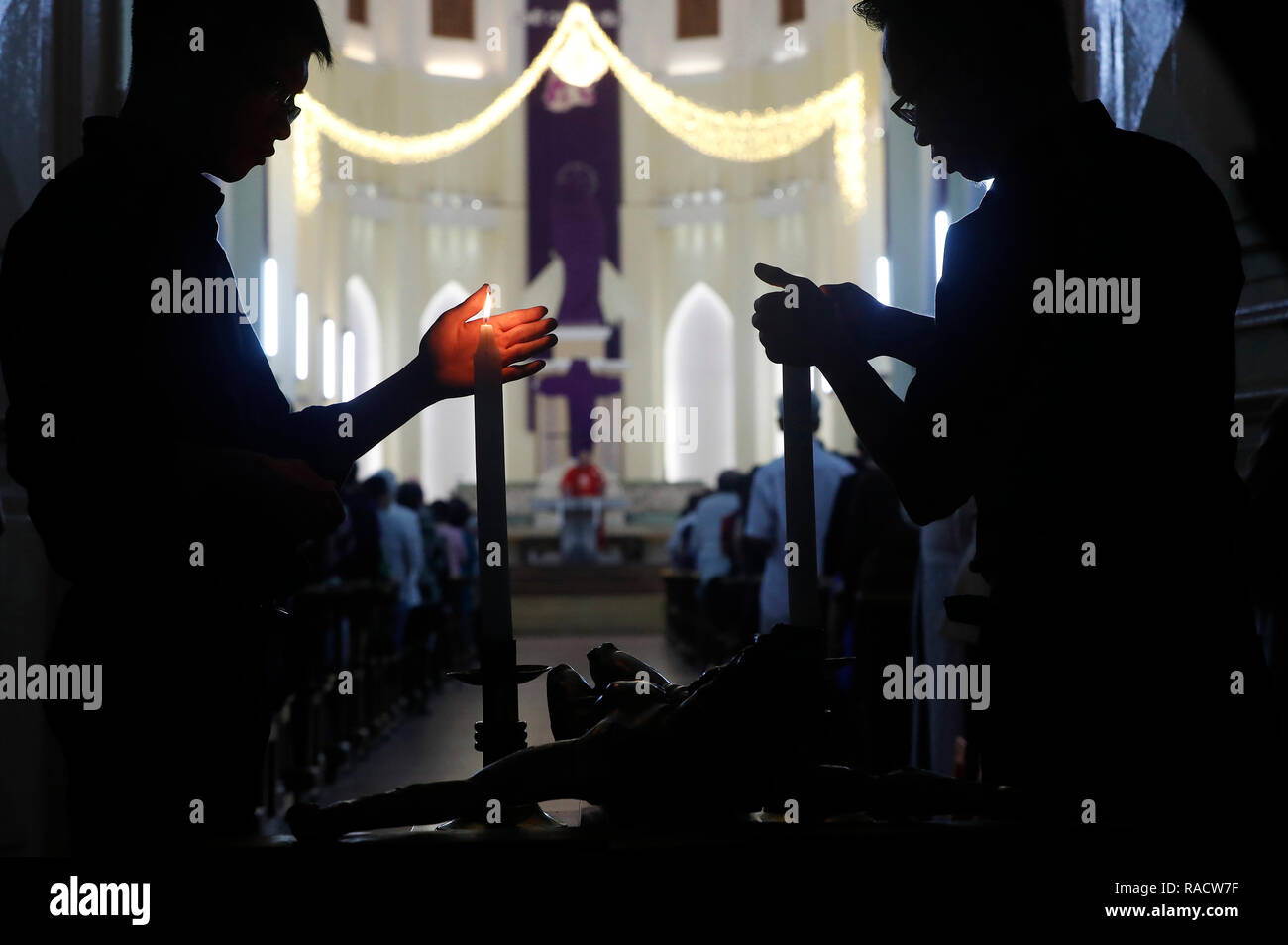 Messa cattolica sul buon venerdì della settimana santa, Gia Dinh Chiesa, Città di Ho Chi Minh (Saigon), Vietnam, Indocina, Asia sud-orientale, Asia Foto Stock