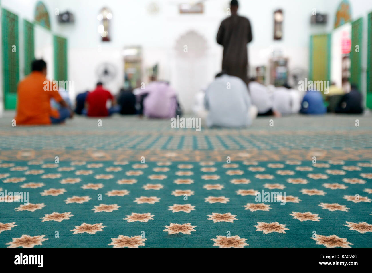I musulmani pregano in Saigon Moschea centrale, Salat, Città di Ho Chi Minh (Saigon), Vietnam, Indocina, Asia sud-orientale, Asia Foto Stock
